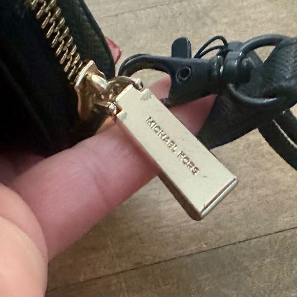 Michael Kors Black Pebbled Leather Jet Set Continental Wristlet Wallet - Picture 8 of 9